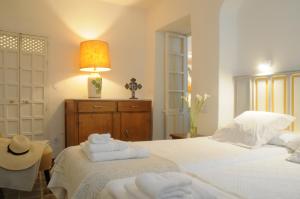 CASA LEÓN BLANCO CARMONA reformada céntrica con chimenea y terraza con vistas