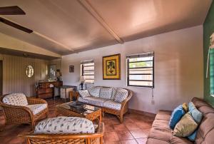 Culebra Apt with Lanai, Walk to Ensenada Honda Bay!