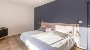 Appartements Cote Jardin avec Jacuzzi Privatif et parking prive : photos des chambres