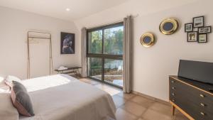 Appartements Cote Jardin avec Jacuzzi Privatif et parking prive : photos des chambres