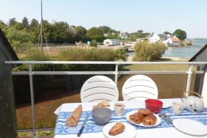 Appartements Locmariaquer - Duplex 4 pers - acces direct a la plage : photos des chambres