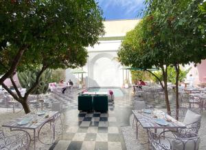 Appartement de prestige climatisé à lhivernage 400m de la Gare