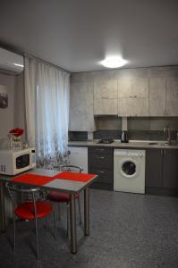 Апартаменти по проспекту Поля будинок 90