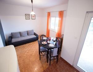 Apts Miljenko - 100 m from the beach