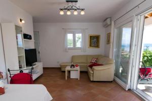 Three-Bedroom Holiday Home  room in Seaside holiday house Cove Donja Kruscica - Donja Krusica Solta - 12418