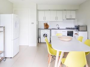 Grey Gums on Jervis Vincentia