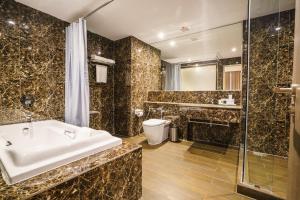 New Season Square Hotel