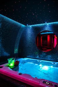 LInsolite Spa Privatif Suite Luxueuse-Jacuzzi"