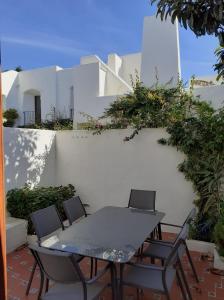 Estepona - Playa - 2 dormitorios en urbanización al lado del mar Mi18