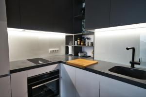 Scan QR code for apartment video tour - free parking, gym access, air conditioning, kitchen and more in central Riga