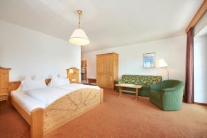 Double Room Alpin with Balcony and Lake View room in Hotel Seegasthof Stadler