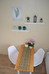 Sunny apartment, 7 min with tram to the Old Town