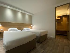 Hotels Kyriad Fontenay - Tresigny : Chambre Lits Jumeaux