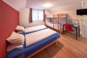 Bed in 4-Bed Dormitory Room room in Hirschen Backpacker-Hotel & Pub