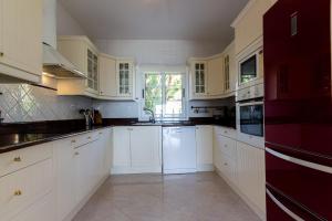 Sea Edge Friendly Holiday Home