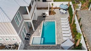 Holiday Home room in Brand New Elegant Home! Private Pool! Free 6 Seat Golf Cart! 2 Minutes to Beach!