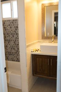 Deluxe Queen Studio  room in Apple Tree Inn