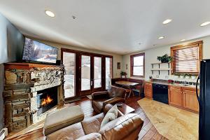 Two-Bedroom Townhouse room in New Listing! Antlers Gulch Gem With Hot Tub Townhouse