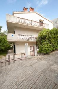 Three Bedroom Apartment with Balcony room in Apartments Tamara