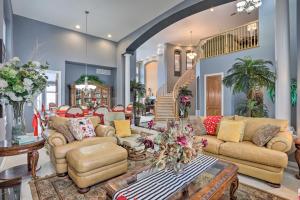 Spacious and Elegant Lone Tree Home Rental with Deck!