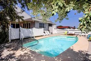 Hunt and Gather - Waves