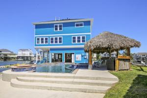 Holiday Home room in Livin' the Dream by Ryson Vacation Rentals