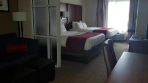 Queen Suite with 2 Queen Beds - Non-Smoking room in Comfort Suites Vicksburg