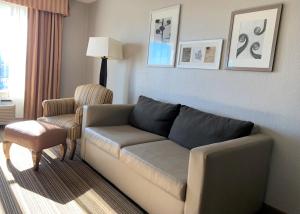 King Suite Extended Stay with Kitchen - Non-Smoking room in Country Inn & Suites by Radisson Clarksville TN
