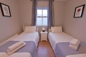 10minDriveCliffsOfMoher-Cozy2Br-Parking-WiFi