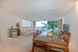 Panu Luxury Beachfront Apartments