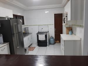 Linda Casa, 3 quartos, acomoda 10 pessoas, há 1,5 km da praia da Enseada