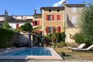 St Jean du Gard : Spacious Apartment with Use of Pool - Peyrolles