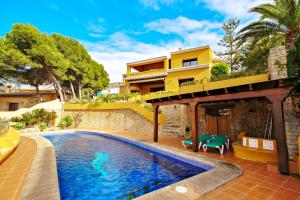 El Portet - beachfront holiday home with private pool in Moraira