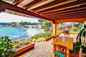 El Portet - beachfront holiday home with private pool in Moraira