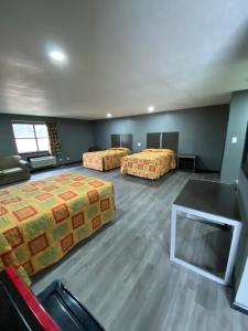 Triple Room room in Town House Motel