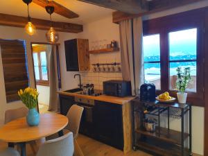 "Alpenapartments für Skifahrer-Pistennähe,Panomareblick & Skiraum" Kozma