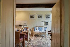 Banningham Coach House