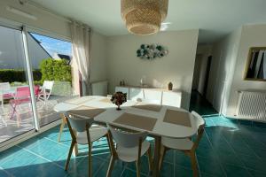 Maisons de vacances L'olivier du Cabellou, a 900 m des plages : photos des chambres
