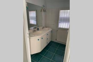 Maisons de vacances L'olivier du Cabellou, a 900 m des plages : photos des chambres