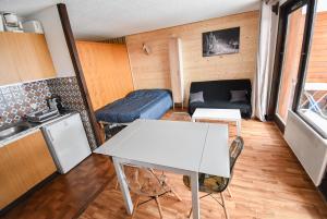 Appartements Le Relai S34 - Grand et lumineux studio avec coin montagne 4-6 pers, 50m des pistes, grand balcon expose SUD, DRAPS NON COMPRIS : photos des chambres