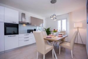 House Gruja with Pool