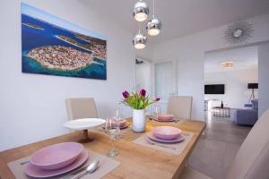 House Gruja with Pool