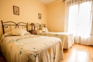 Twin Room with View room in Hotel Rural El Paraiso de Gredos