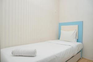 Gorgeous 2BR Green Pramuka Apartment By Travelio