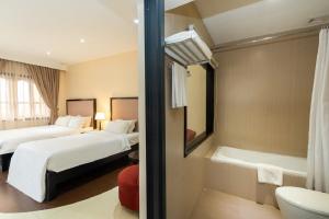 Almond Hotel Sothearos