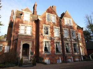 Ebury Hotel Cottages and Apartment's