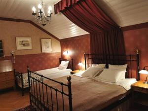 Classic Triple Room room in Ulfshyttans Herrgård