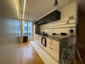 RESIDENCES HARCOURT - Ile Saint Louis - PARIS