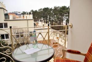 Double Room with Side Sea View room in Rugard Thermal Strandhotel