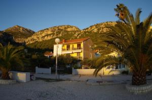Holiday apartment on the beach